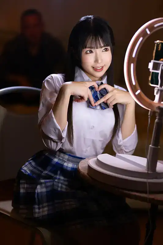 REAL-848 美麗的皆月光在一次偶然的機會後被令人毛骨悚然的中年男人盯上，並在她家中被跟蹤並強奸了羞辱性的直播 -皆月光的劇照19