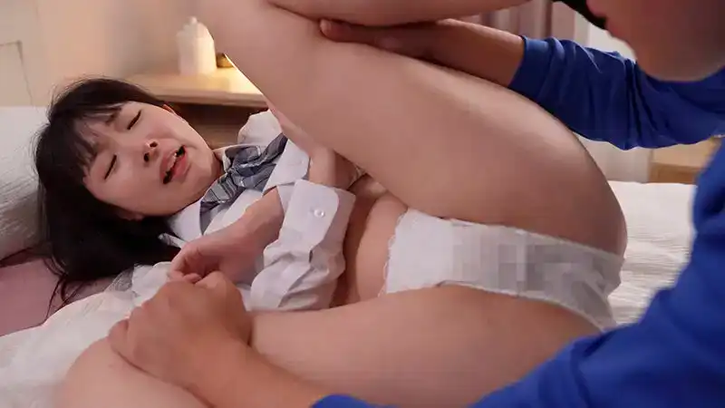 REAL-848 美麗的皆月光在一次偶然的機會後被令人毛骨悚然的中年男人盯上，並在她家中被跟蹤並強奸了羞辱性的直播 -皆月光的劇照4