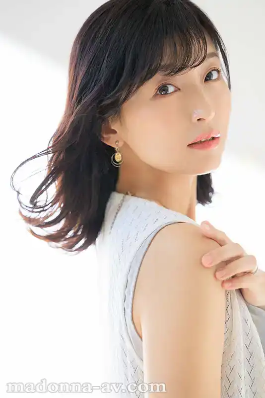 ROE-236 MONROE再次出道改名吉永塔子，40歲，可以嗎？引起性革命的美麗魔女，其地位高於一級的劇照10