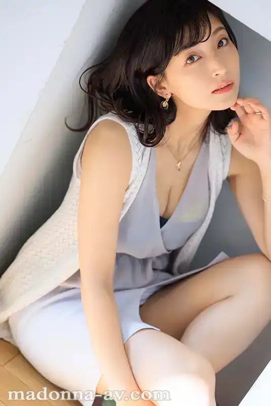 ROE-236 MONROE再次出道改名吉永塔子，40歲，可以嗎？引起性革命的美麗魔女，其地位高於一級的劇照9