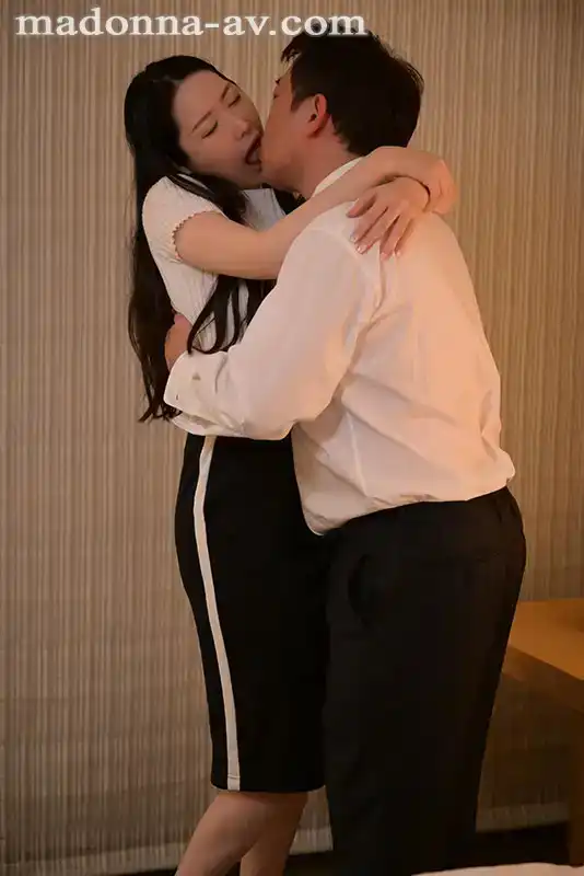 JUQ-767 神賜！國寶顏值，Madonna麥當娜電擊移籍 成人感溢出的野獸，SEX 3本番 ~ 朝日莉緒 的劇照4