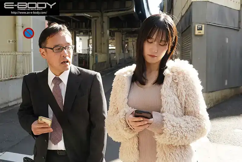 EBWH-111 喝醉了，並帶她到同一個房間......在享受她的 Hcup 大奶子的同時，她中出性愛，直到她變得聽話。雨宮響的劇照10