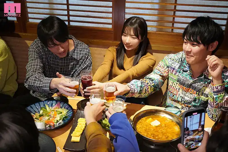 MIDV-748 新大學女生的第一次學校飲酒派對變成了顏射中出派對  ~ 三浜唯的劇照8