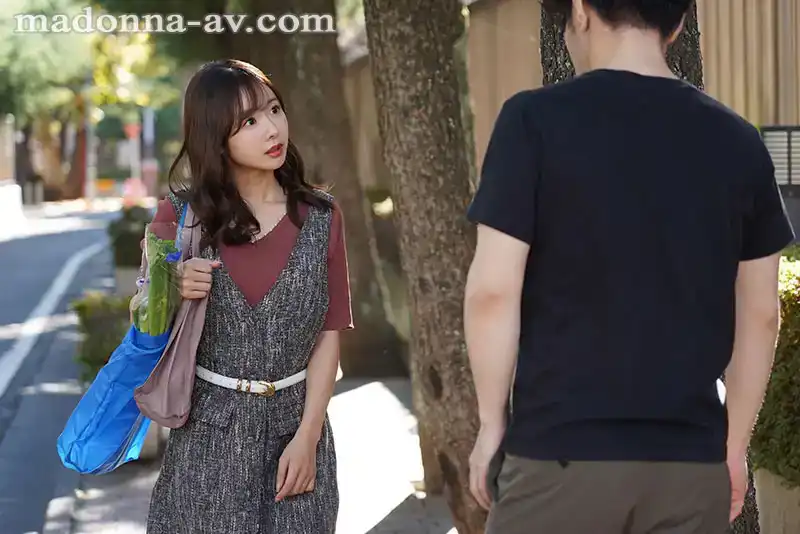 JUQ-752 曾經喜歡我的平淡青梅竹馬女孩，現在已經進化成了性感的巨乳人妻，操她直到性欲耗盡…… 慄山莉緒的劇照10