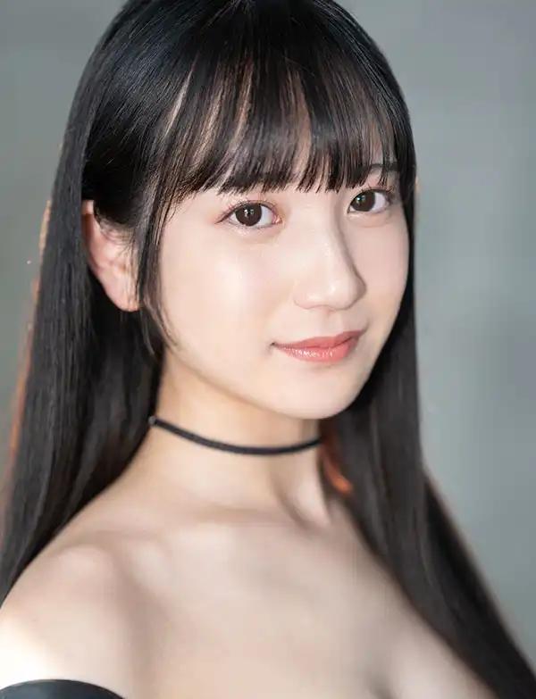 西尾真里奈封面照片寫真