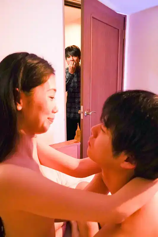 SAN-255 收養與丈夫同齡兒子的母親/小鬆杏的劇照15