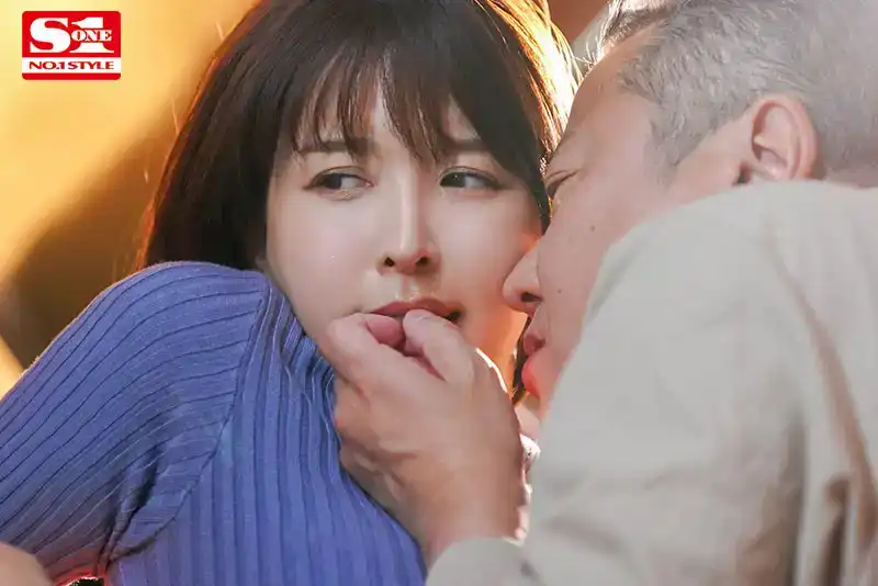 SONE-250 美麗的人妻葵司，嘴脣敏感得被公公親吻就溼了，盡管她打心底裏很討厭 ~ 葵司的劇照6