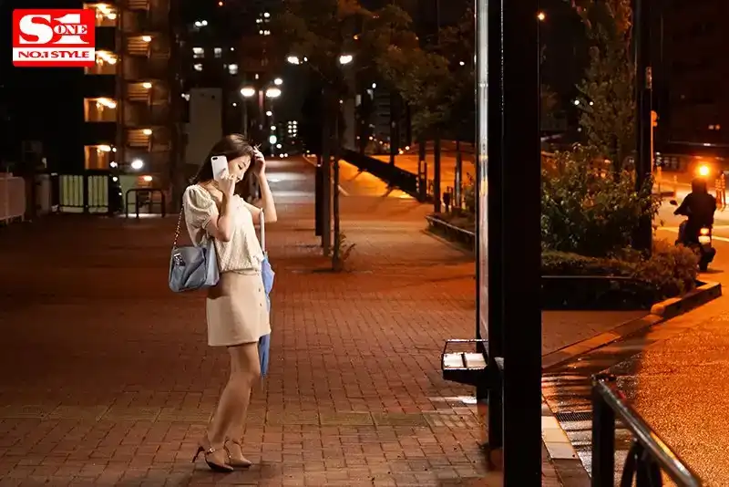 SSNI-318 滿員車內抵抗不能，被癡漢無理猥褻的美巨乳OL ~ 彩美旬果的劇照10