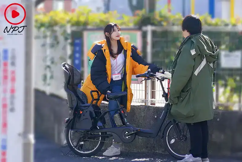 NPJS-066 ○○學校同學的媽媽，在接孩子的路上總是秀乳溝。我在等紅綠燈時喊了她一聲，然後就跟着她回家了。老公不在的時間9點⇒17點不間斷乳房享受無套性愛中出 ~ 森澤佳奈的劇照10