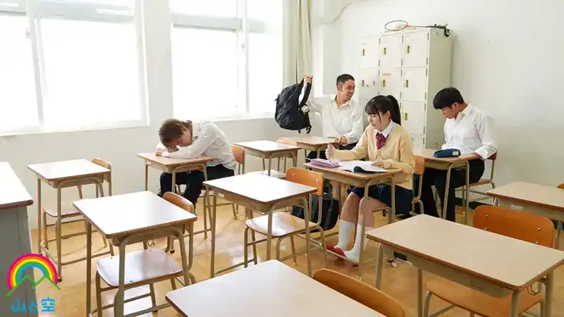 SORA-551 J型少女，讓她敏感的乳頭扭曲，無法抑制的潮噴......高潮 ~ 皆月光的劇照19