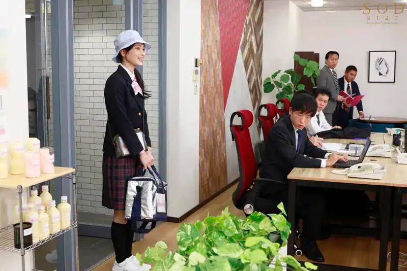 START-016 每天微笑着用翹起的屁股迎接客人的淫蕩色情物品女銷售 ~ 本莊鈴的劇照13