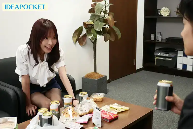 IPZZ-340 當帶着可愛又性感的後輩女同事到酒店後……和一個絕倫女的瘋狂做愛 ~ 桃乃木香奈的劇照12