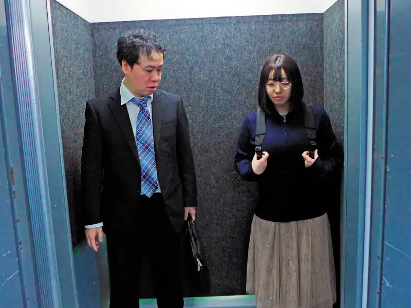 DVAJ-664 總是在網路上調侃他的爆乳女孩，真實身份是對面房間的祕密女孩。~ 東雲はる的劇照19