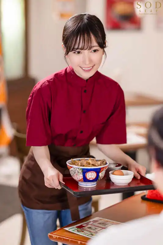START-108 在連鎖牛丼店打工的人妻，和兼職學生的毫無避孕手段的不倫中出 ~ 小湊四葉的劇照1