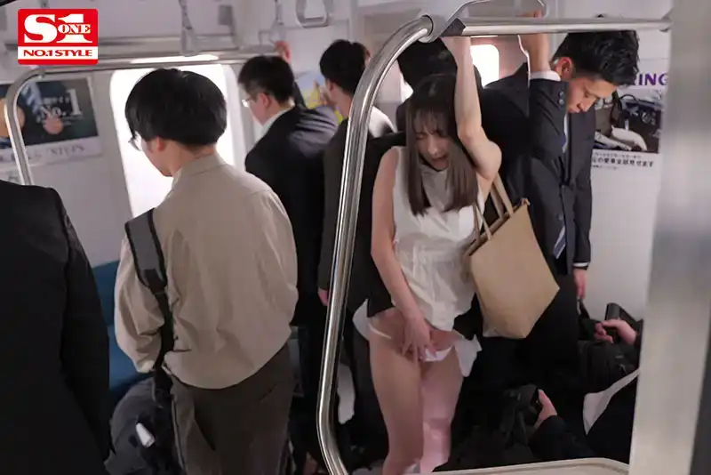 SONE-345 一個無法說停止的女大學生無法忘記第一次被操的感覺，並沉迷於電車癡漢......的劇照10