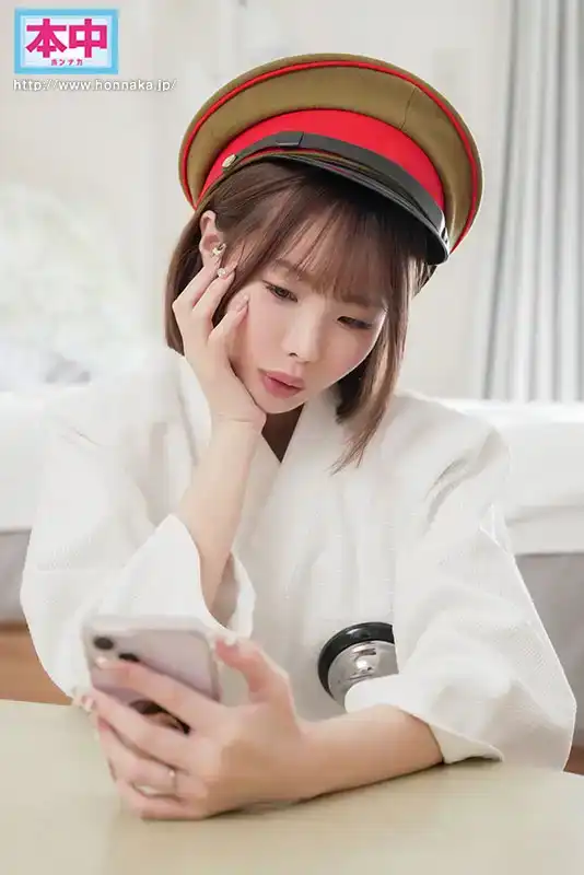 MIH-009 兩個長得一模一樣的姐夫，和自己喜歡的藝人太像了……年輕的妻子和他們輪流做愛，重復着不能告訴丈夫的不忠中出性愛 ~ 鬆本一香的劇照12