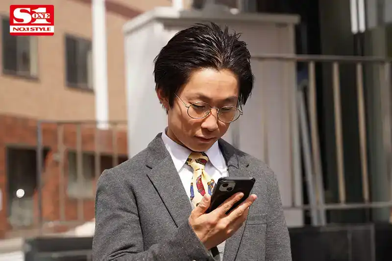 SONE-424 大學四年級我對人生感到絕望，畢業典禮那天，出現在我面前的豐滿的變態姐姐，教會了處男生命的樂趣（性） ~ Unpai的劇照1