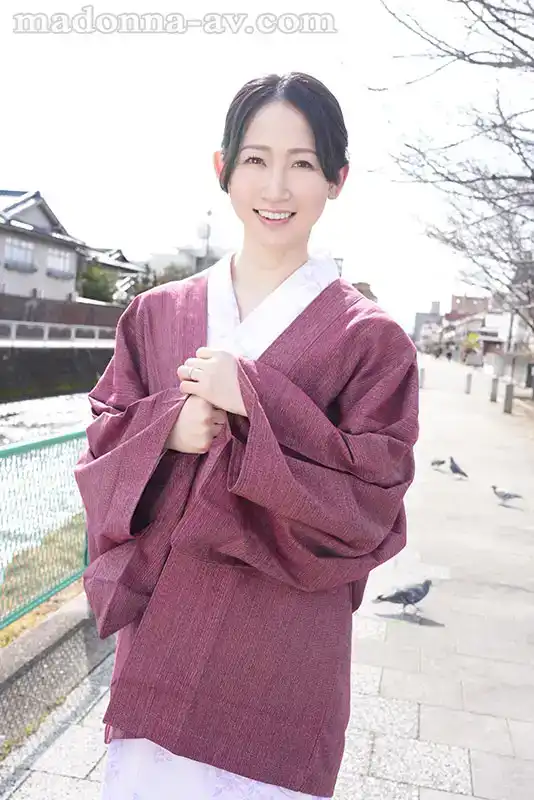 JUQ-839 在一次遠離城市喧囂的旅行中，偶然遇到的人妻……中出溫泉交尾 ~ 水戶香奈的劇照1