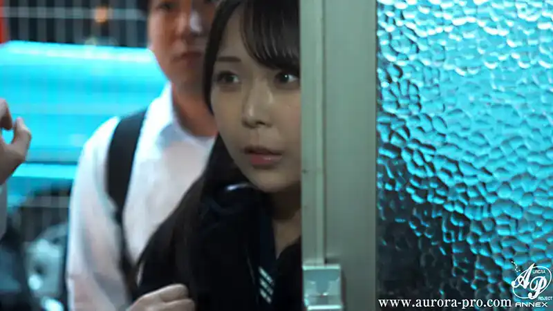 APNS-352 「被關在同學家裏被他和他們家人輪奸授精……是的，從現在開始的每一天……」 成爲衆多雞巴的獵物被操到開花的優等生 ~ 久和原聖羅的劇照14