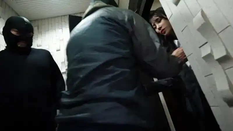 YMRK-030 以獨居女子大生爲目標的鬼畜輪奸集團，強行闖入中出輪奸 ~ 被害者 S・Uさん的劇照17