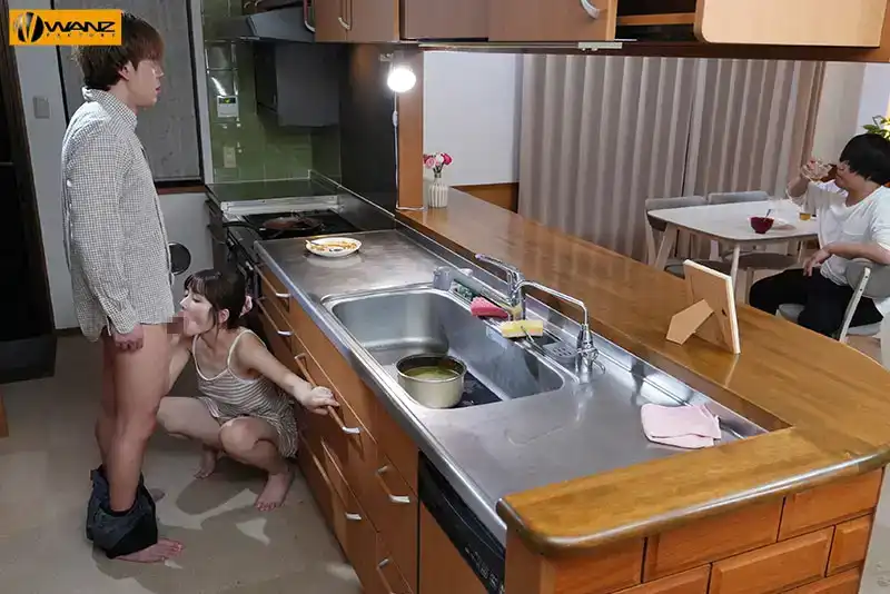 WAAA-426 當嫂子發現我在偷看她毫無保護的巨乳時，她生氣了！大屁股打樁機，雞巴被拔出來了！ ！一遍又一遍地中出，直到精子從她高潮的陰戶中倒流！ ~ 五日市芽依的劇照10