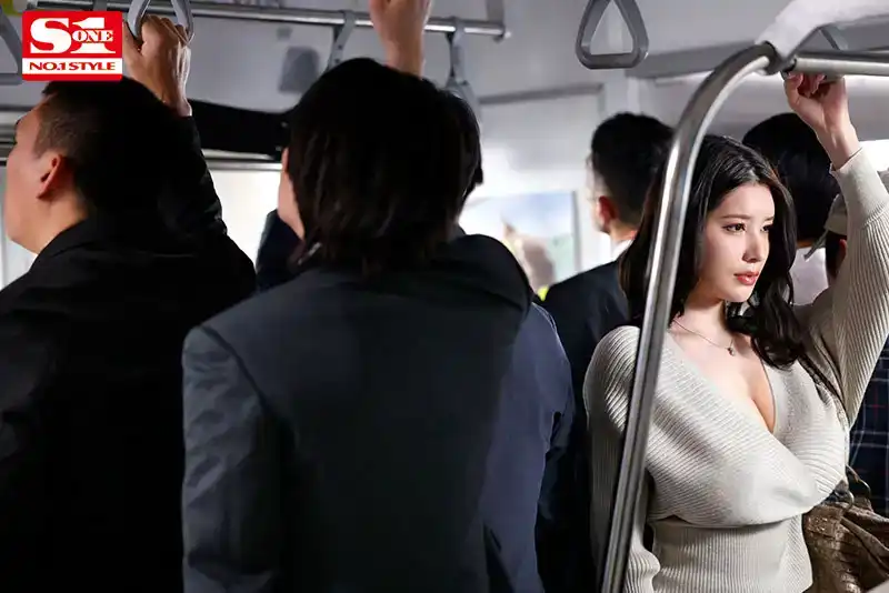 SONE-385 美麗的K罩杯模特，在電車上被癡漢騷擾，強奸 ~ 凪光的劇照4