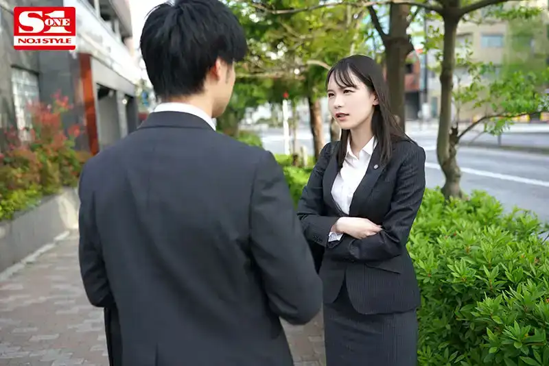 SONE-390 當和出差時和總是瞧不起我的可愛生意氣後輩女同事共住一房時……她不斷要我的雞巴！ ~ 村上悠華的劇照10