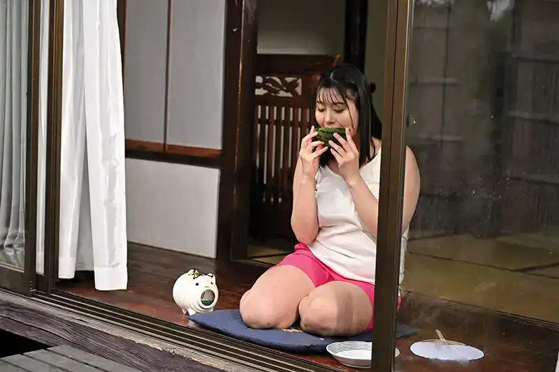 HZGD-284 仲夏時節，，當我無事可做在鄉下瘋狂地沉浸在與住在隔壁的長身爆乳肉感妻的那一場汗流浹背的事做愛故事 ~ 星明日菜的劇照18
