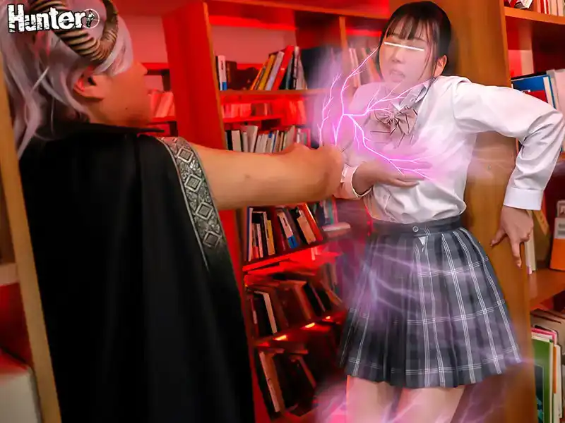 HUNTC-264 宅女學生召喚惡魔，出現的卻是一個意想不到的夜魔老頭！ ？惡心的老頭把惡魔淫力射在女孩身上！ ~ 月美りょう 泉莉音的劇照2