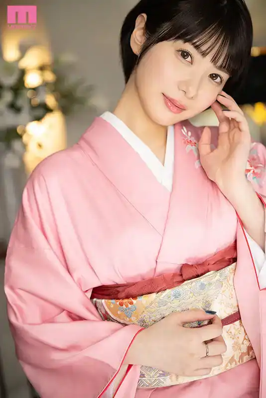 MIFD-538 新人報到！喜歡老男人、在名演員常去的六本木某高級夜店工作的媽媽桑，脫下和服，AV出道！ ~ 桐山ここみ的劇照1