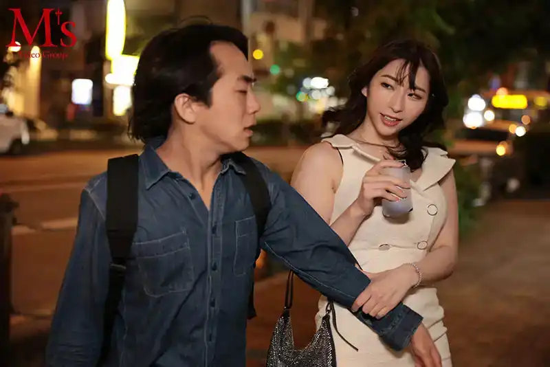 MVSD-626 我身無分文，無家可歸，被一個性欲達到頂峯的單身酗酒渣女撿到，被她養成了大雞吧寵物 ~ 寶田萌奈美的劇照11