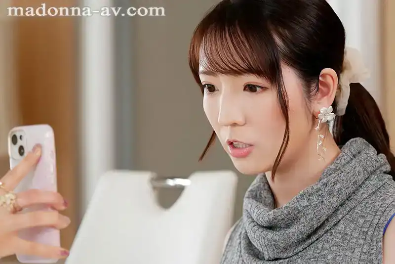 JUQ-949 閨蜜介紹下，她使用了一款約炮APP來甜蜜地馴服她的最愛的年輕人 ~ 小花暖的劇照9