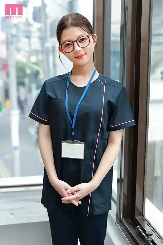 MIFD-541 新人報到！脫掉衣服後，乳頭美極了。某名牌醫學院研修醫、隱淫蕩乳首知性實習醫生 首次登場 AV DEBUT ~ 音月みり的劇照1