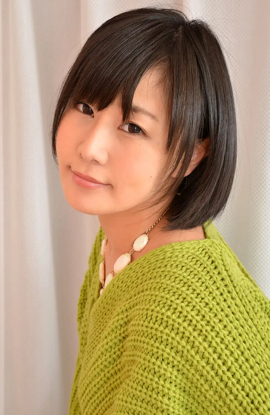 明里友香第276張寫真