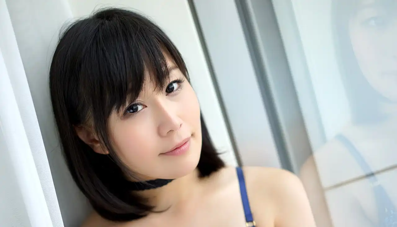 明里友香第42張寫真