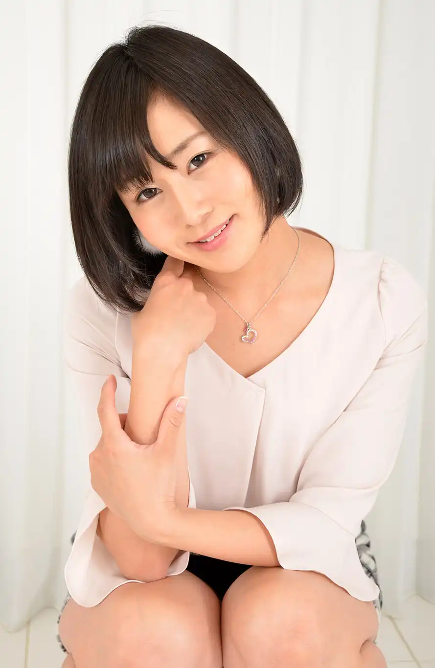 明里友香第89張寫真