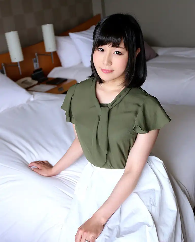 明里友香第15張寫真