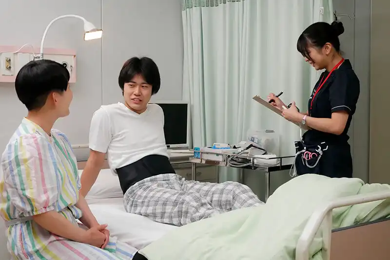 AKDL-304 和患者元氣接吻，用舌頭舔病人的大雞巴，吞下所有精液來治療病人的美護士 ~ 皐月ゆら的劇照7