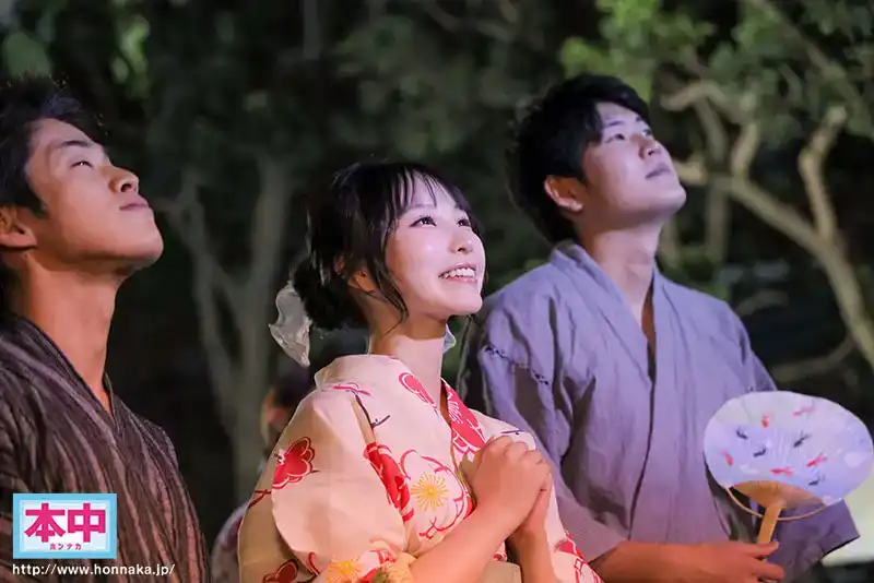 HMN-637 煙花節的夜晚，一場突如其來的大雨讓我和兒時好友兼同學衝進情人旅館避雨 ~ 香水純的劇照10