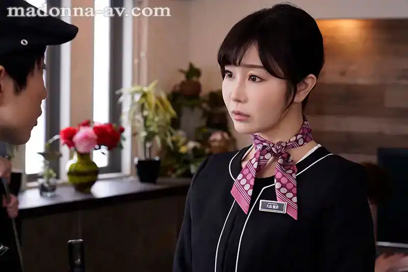 JUQ-942 被困在密室裏眼淚流了下來.. 我強奸了平時高高在上的女上司 ~ 大島優香的劇照10