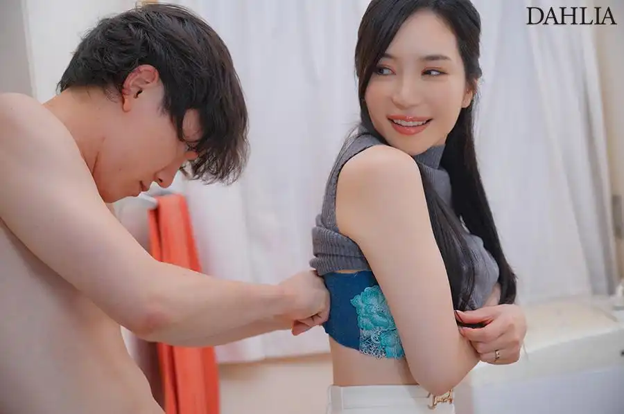 DLDSS-368 【脫掉胸罩！ 】下午丈夫不在的時候，穿着高級內衣勾引處男的已婚人妻 ~ 小野夕子/葵的劇照7
