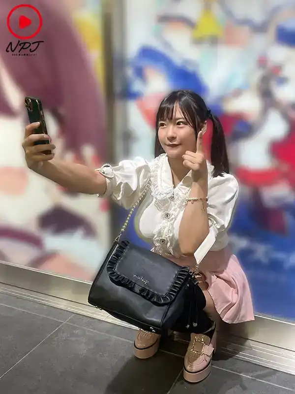 NPJS-063 出現在秋葉原的似乎對男性毫無經驗的宅女（脫掉衣服的樣子很驚豔）被邀請參加女性用風俗體驗，立刻就被淹沒了 ~ 岡本莉里的劇照10