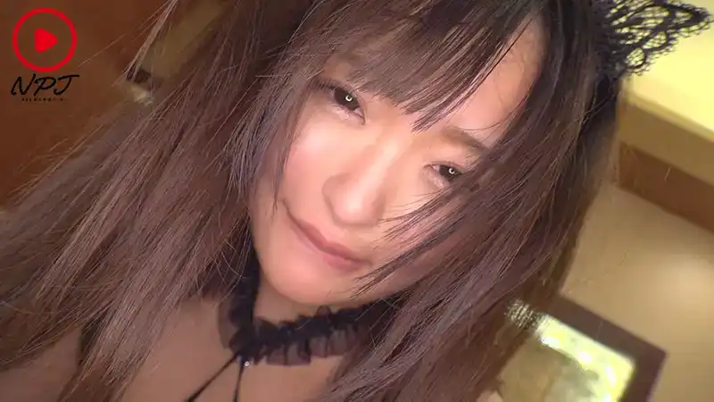 NPJS-063 出現在秋葉原的似乎對男性毫無經驗的宅女（脫掉衣服的樣子很驚豔）被邀請參加女性用風俗體驗，立刻就被淹沒了 ~ 岡本莉里的劇照3
