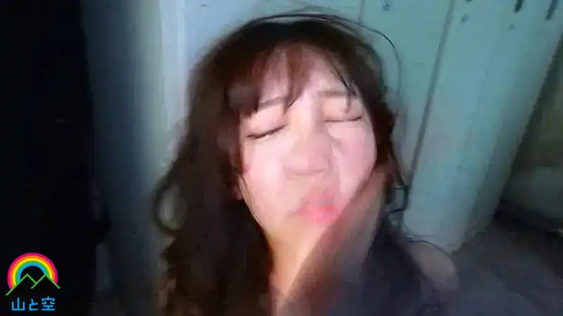 SORA-575 爲了世界和平 令和娘被變態宅男野外制裁 ~ 小那海綾的劇照5