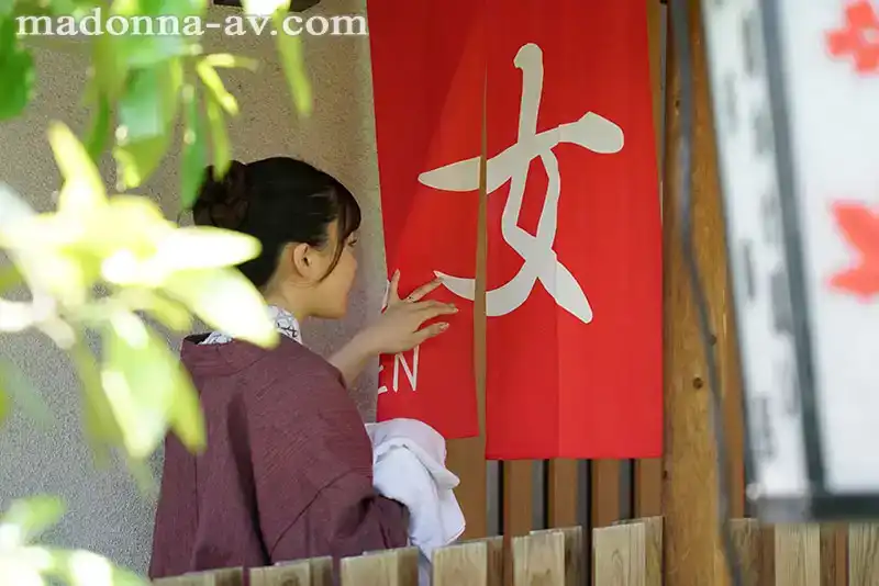 JUQ-973 我只遞給妻子一條毛巾，就讓她進入變態男人聚集的男湯 ~ 一乃葵的劇照10