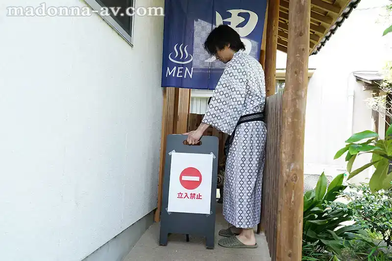 JUQ-973 我只遞給妻子一條毛巾，就讓她進入變態男人聚集的男湯 ~ 一乃葵的劇照9