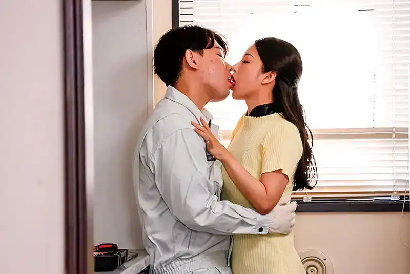 NDRA-117 瞞着女友和她媽媽做愛……~ 鈴木裏美的劇照12