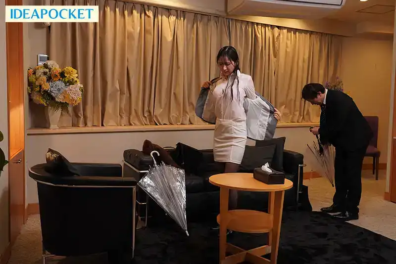 IPZZ-439 當出差時遭遇破紀錄的大雨時，只能和處男下屬相部屋……下屬因爲我潮溼的身體興奮並襲擊了我，我們進行了9次溼淋淋的絕倫性交直到早上 ~ 役野満裏奈的劇照11