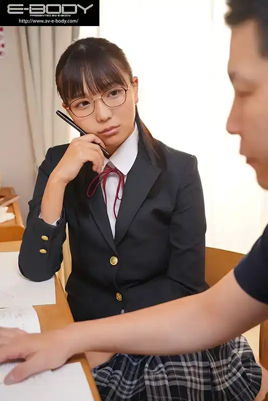 EBWH-184 「雖然你是個邋遢的家教，但你也可以中出我哦」想被用性愛技巧取笑大人的爆乳文學系妹子打敗…… ~ 莉莉遙香的劇照10