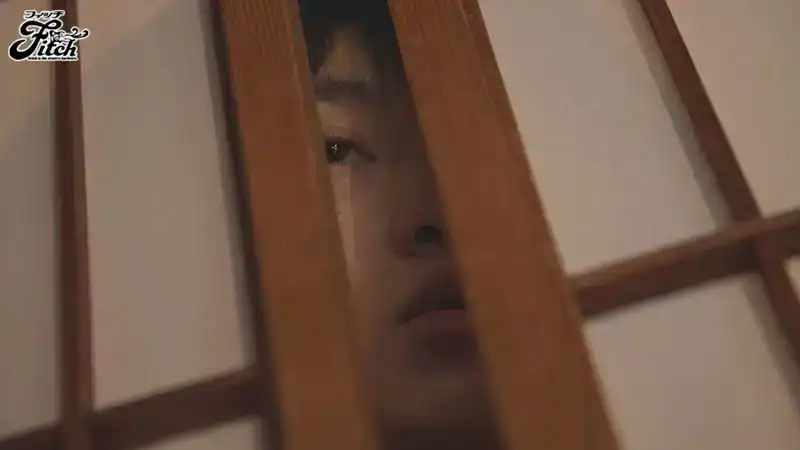 JUNY-142 夏天的鄉村無聊死了…汗流浹背的豐滿人妻嬸嬸用她的巨乳誘惑吃掉毫無防備的童貞處男 ~ 柳可憐的劇照18